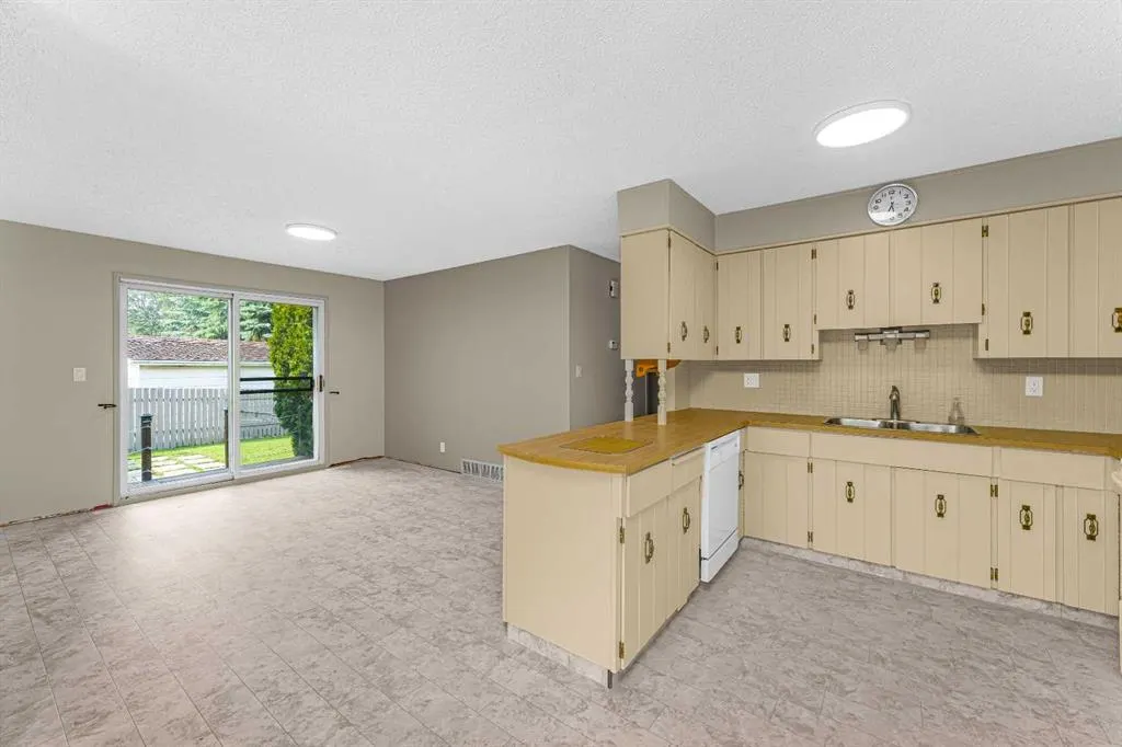 6 Woodland Close