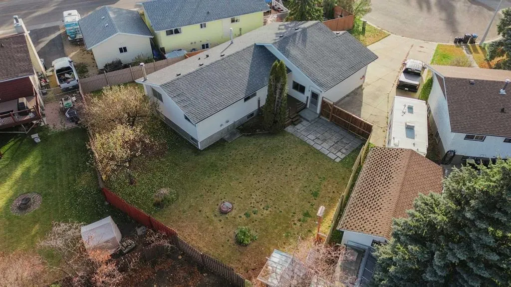 6 Woodland Close