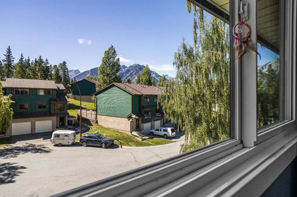 246 Kluane Drive