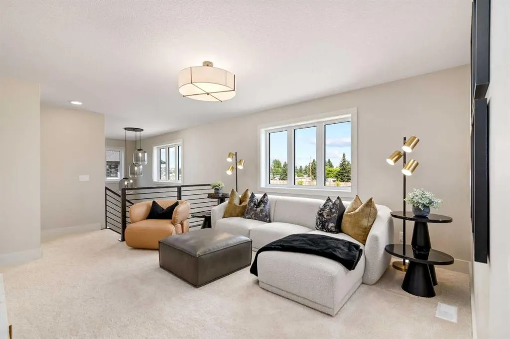 364 Greenwich Drive NW