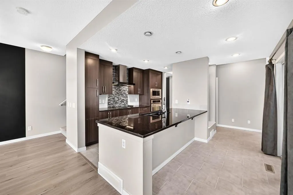 135 Evansridge Crescent NW