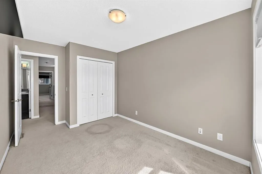135 Evansridge Crescent NW