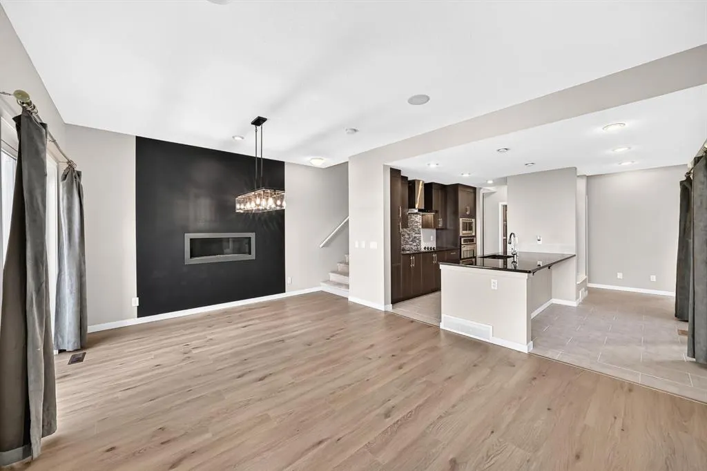 135 Evansridge Crescent NW