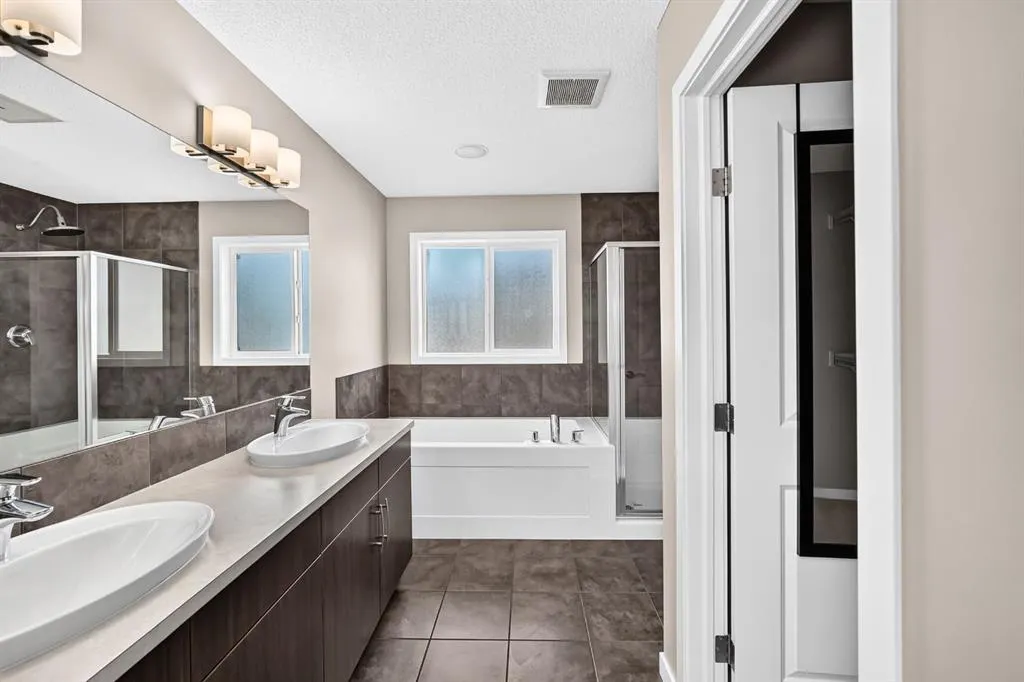 135 Evansridge Crescent NW
