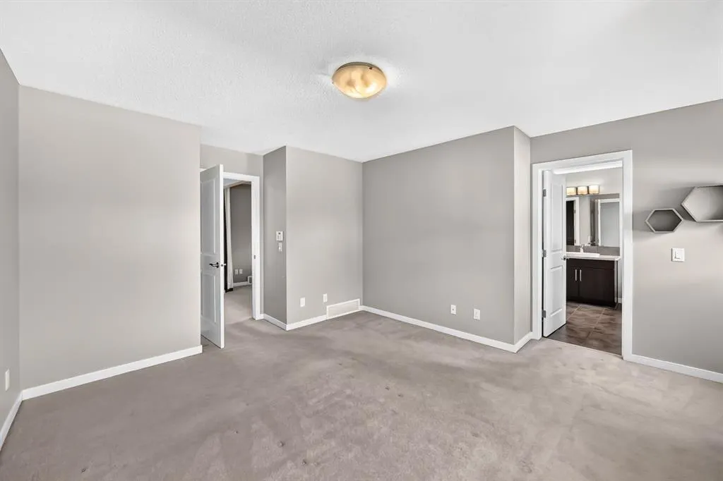 135 Evansridge Crescent NW