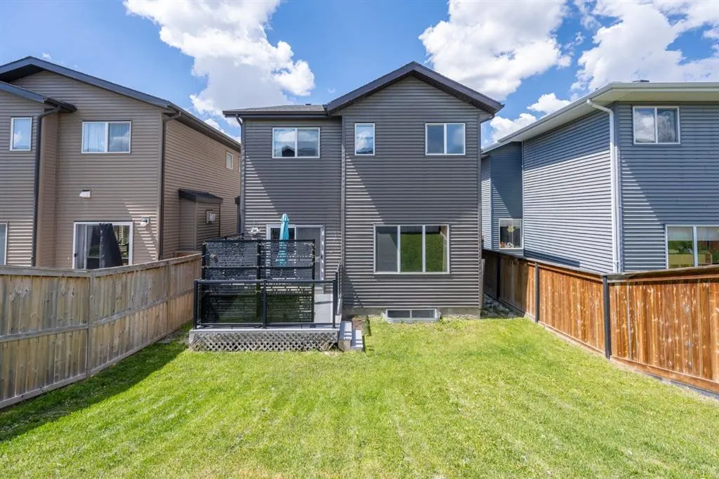 135 Evansridge Crescent NW