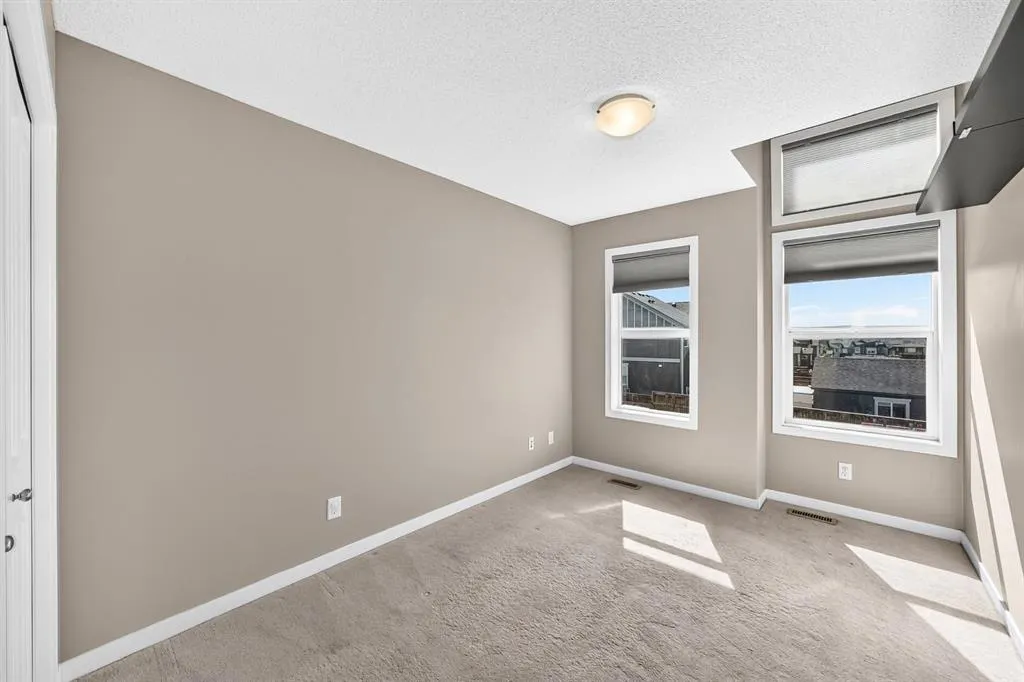 135 Evansridge Crescent NW