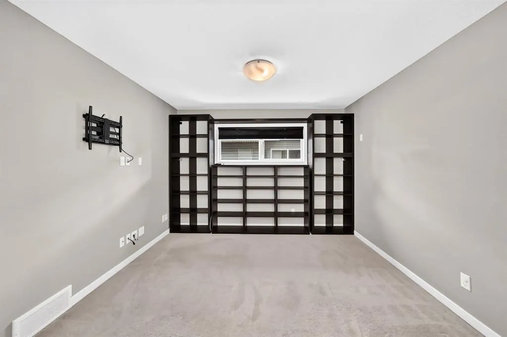 135 Evansridge Crescent NW