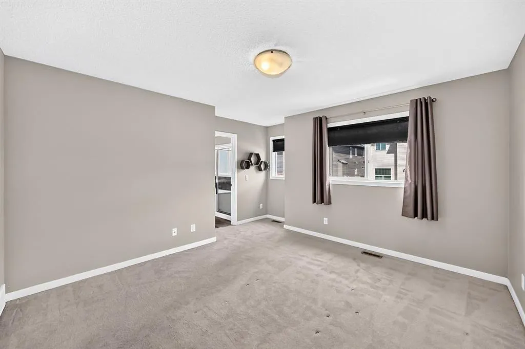 135 Evansridge Crescent NW