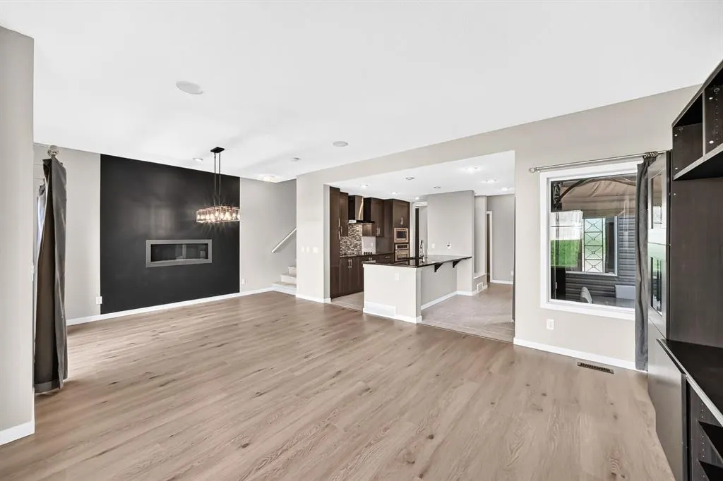 135 Evansridge Crescent NW