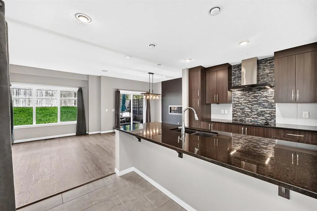 135 Evansridge Crescent NW