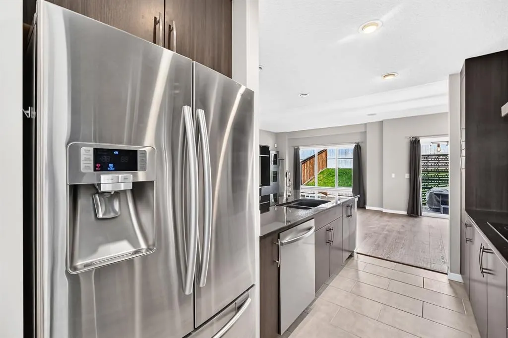 135 Evansridge Crescent NW