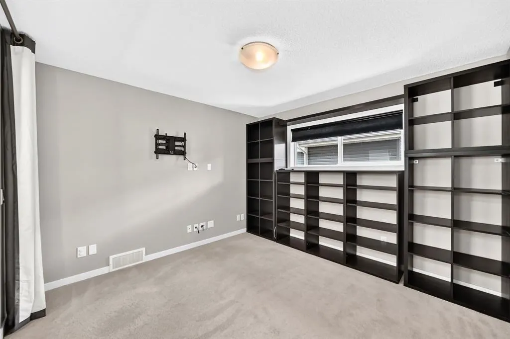 135 Evansridge Crescent NW