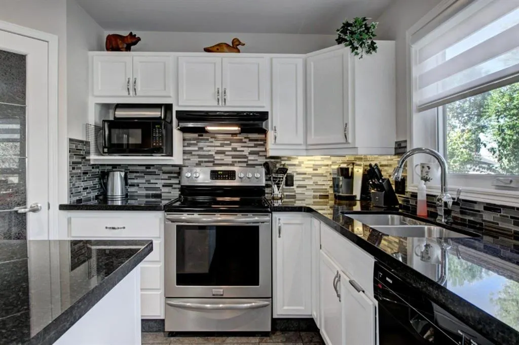 311 Douglasbank Green SE
