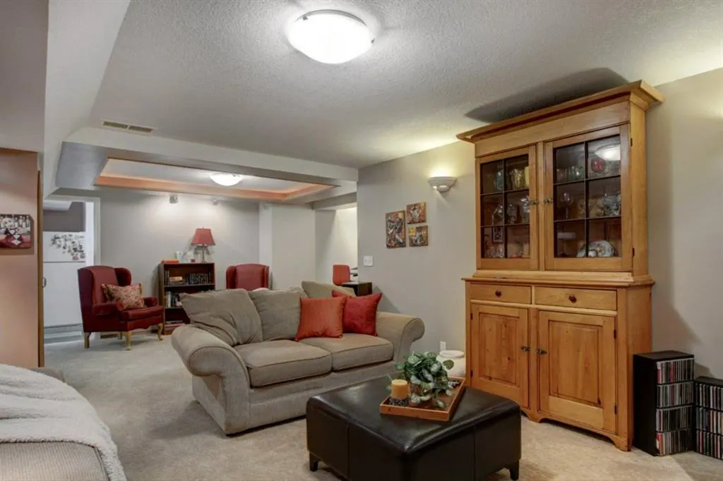 311 Douglasbank Green SE