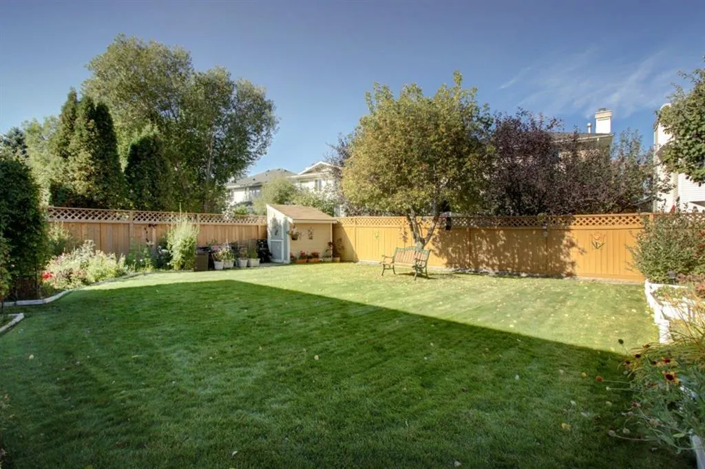 311 Douglasbank Green SE