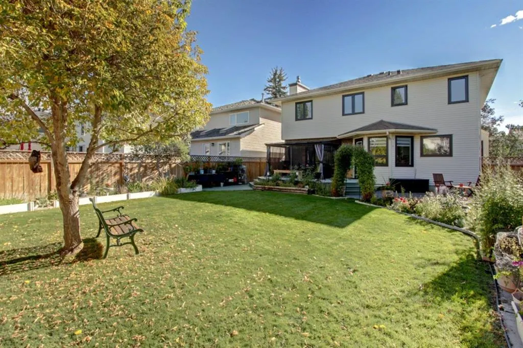 311 Douglasbank Green SE