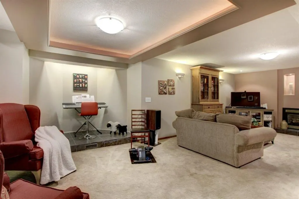 311 Douglasbank Green SE
