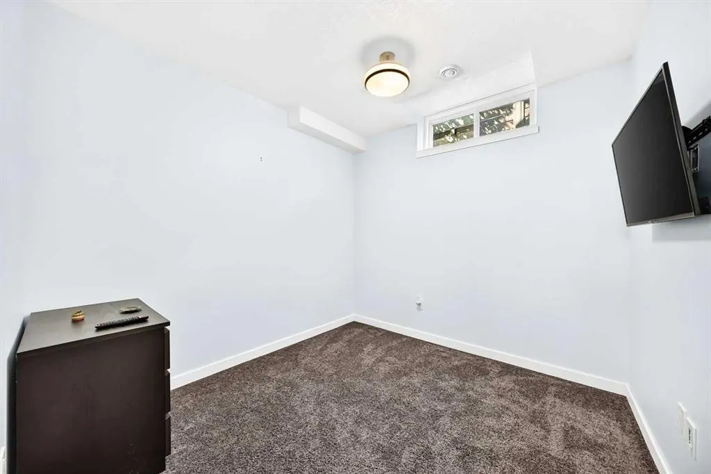 29 Westridge Crescent