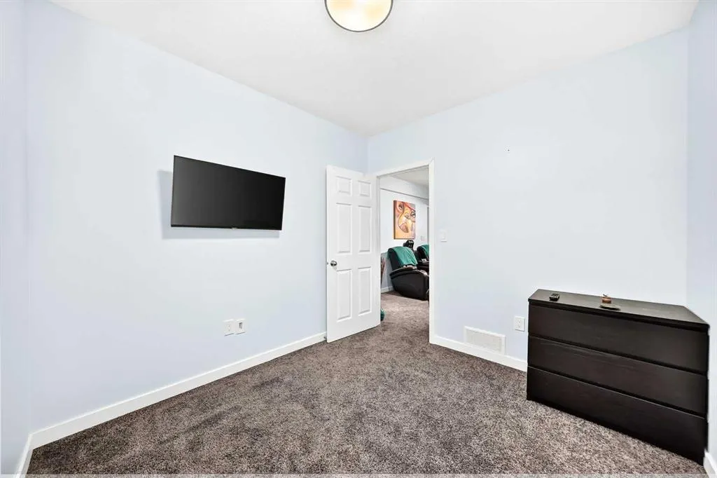 29 Westridge Crescent