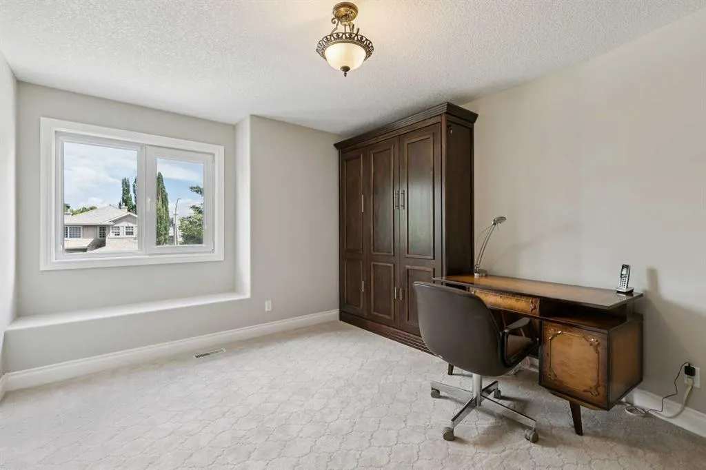 85 Mt Douglas Circle SE