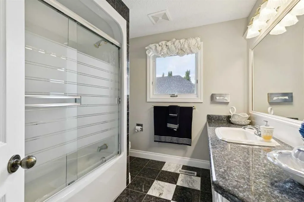 85 Mt Douglas Circle SE