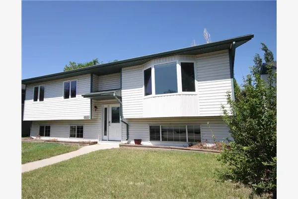 209 Strathaven Bay