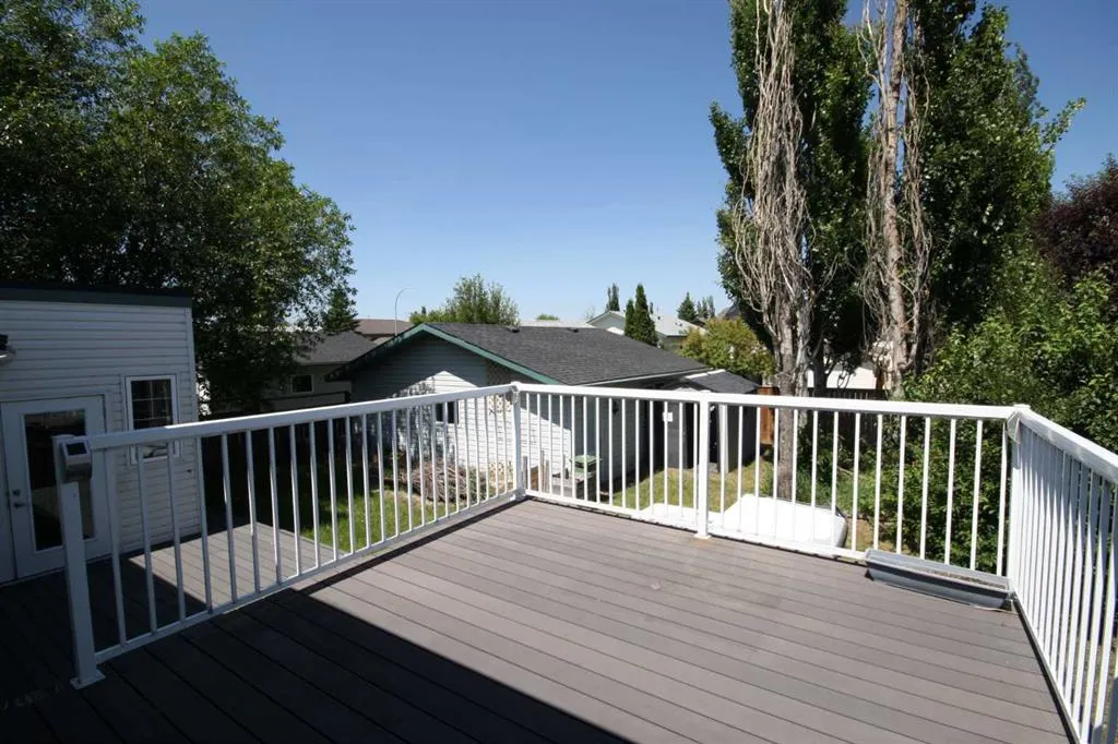 209 Strathaven Bay