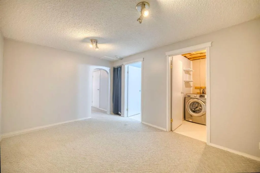 81 Prestwick Avenue SE