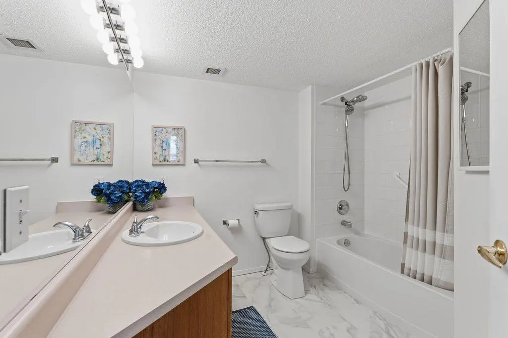 1210 Sienna Park Green SW #1210