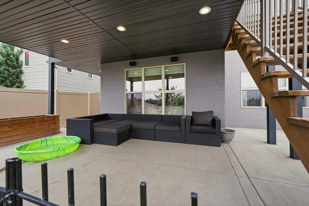 1 Meadow Close