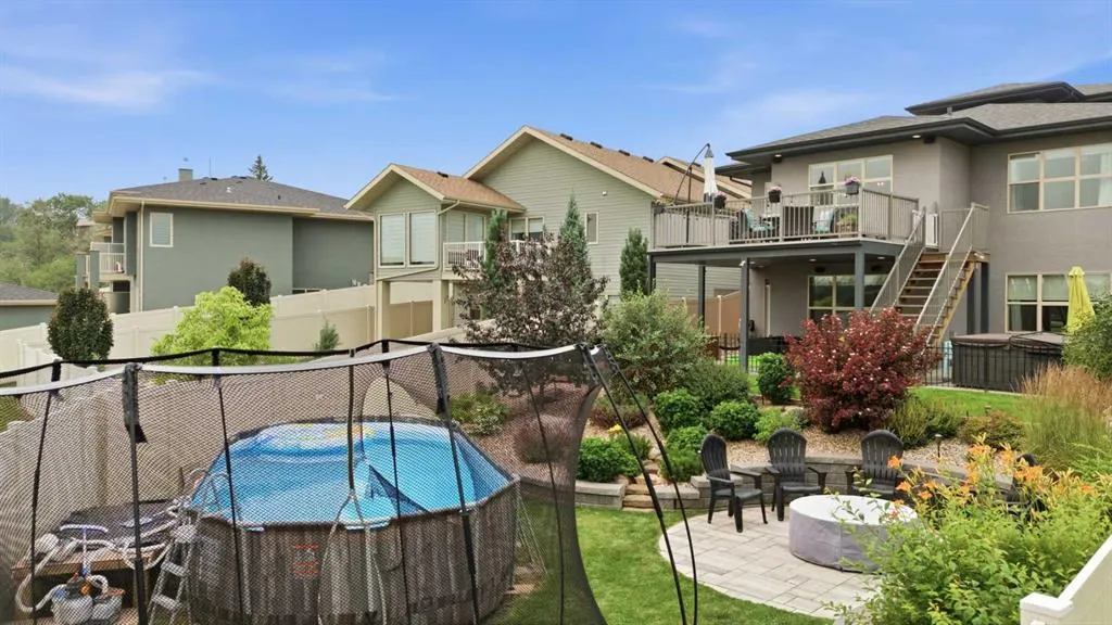 1 Meadow Close