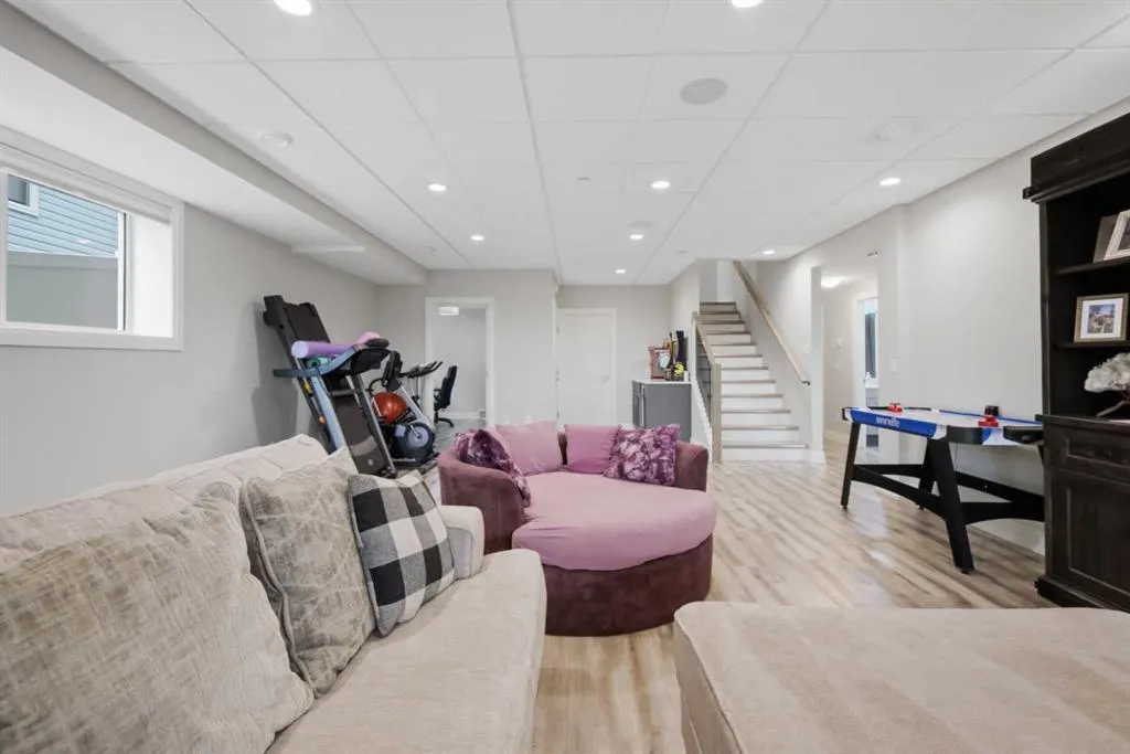 1 Meadow Close