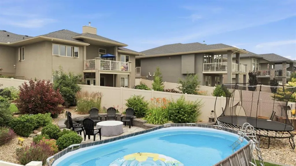 1 Meadow Close