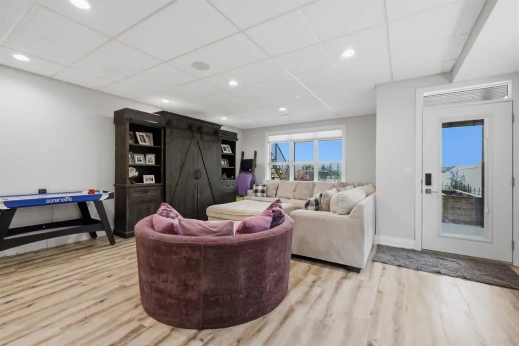 1 Meadow Close