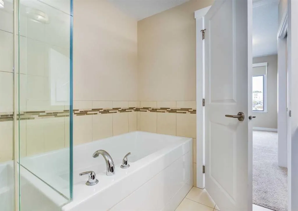 32 Varsity Estates Circle NW #408