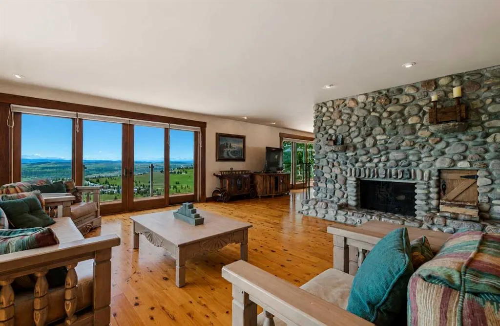 260097 Mountain Ridge Place