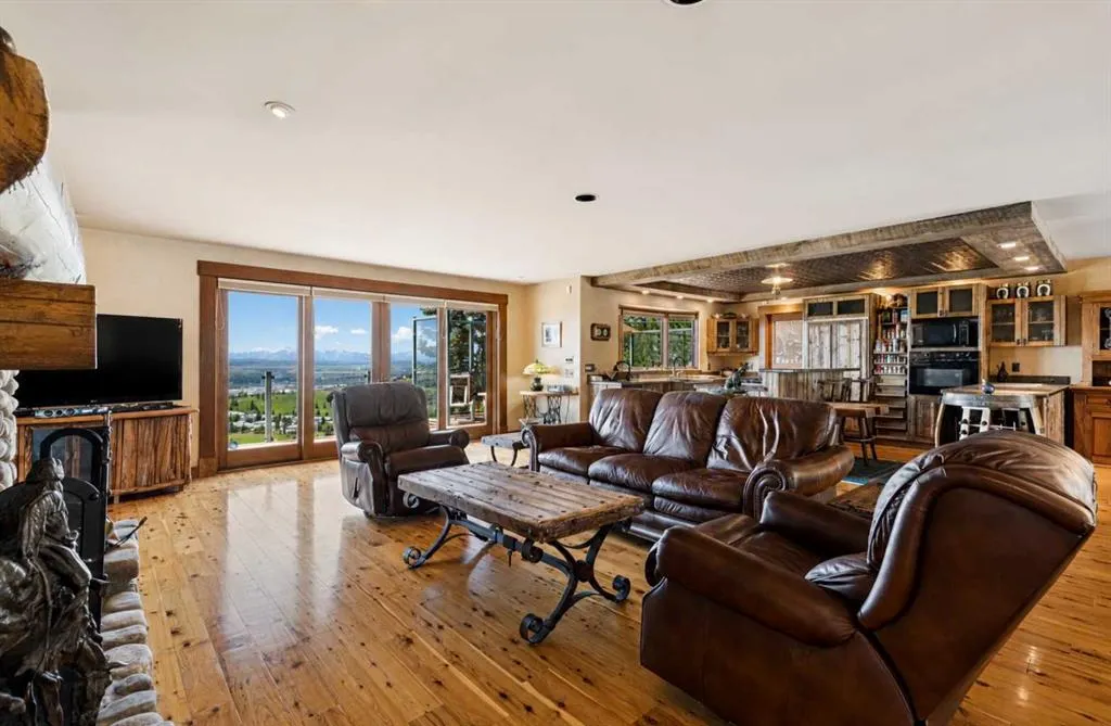 260097 Mountain Ridge Place