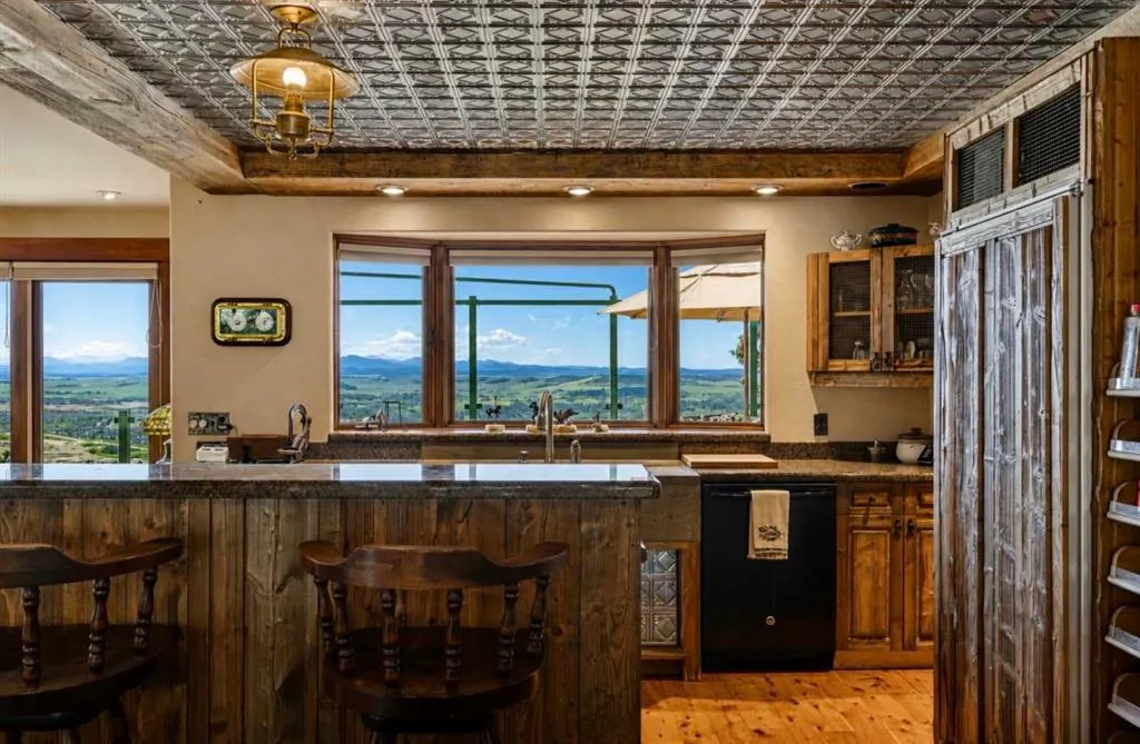 260097 Mountain Ridge Place