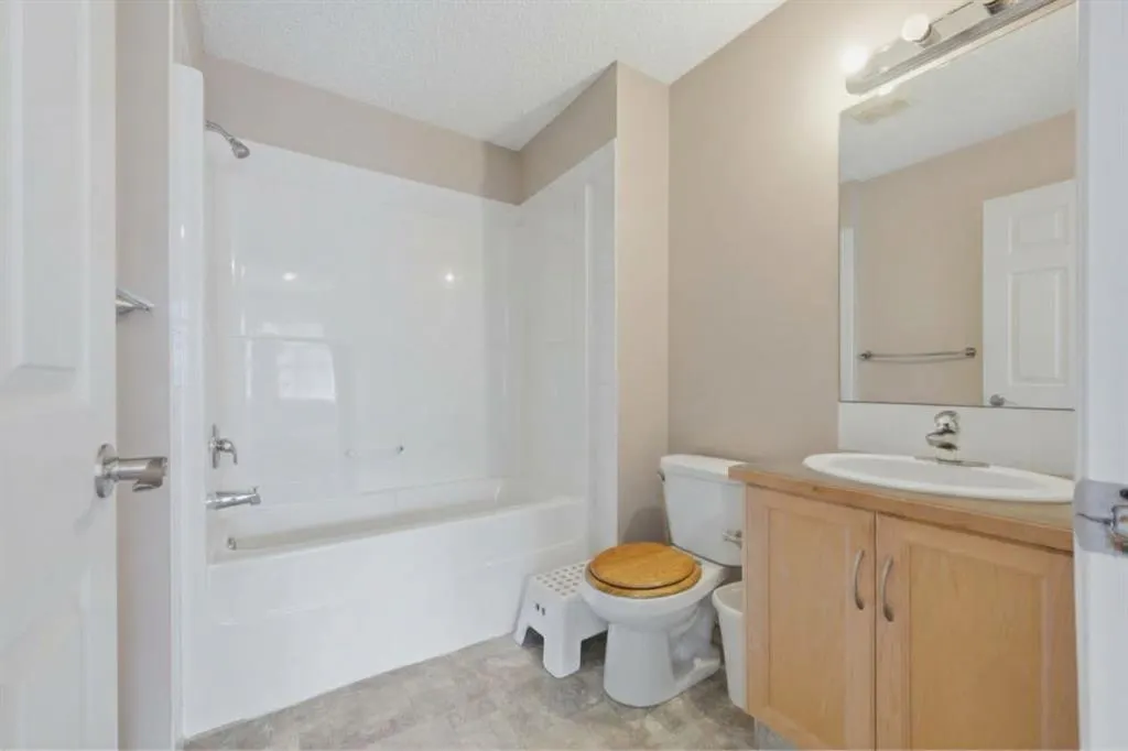 124 Everridge Gardens SW