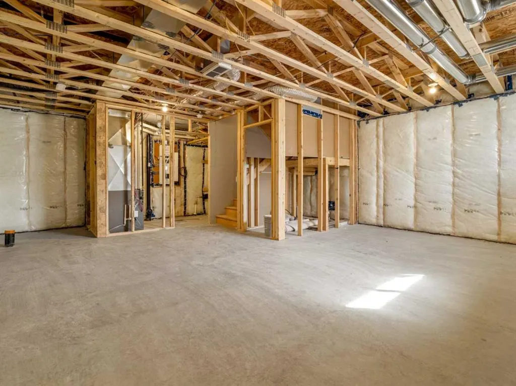 138 Miners Road W