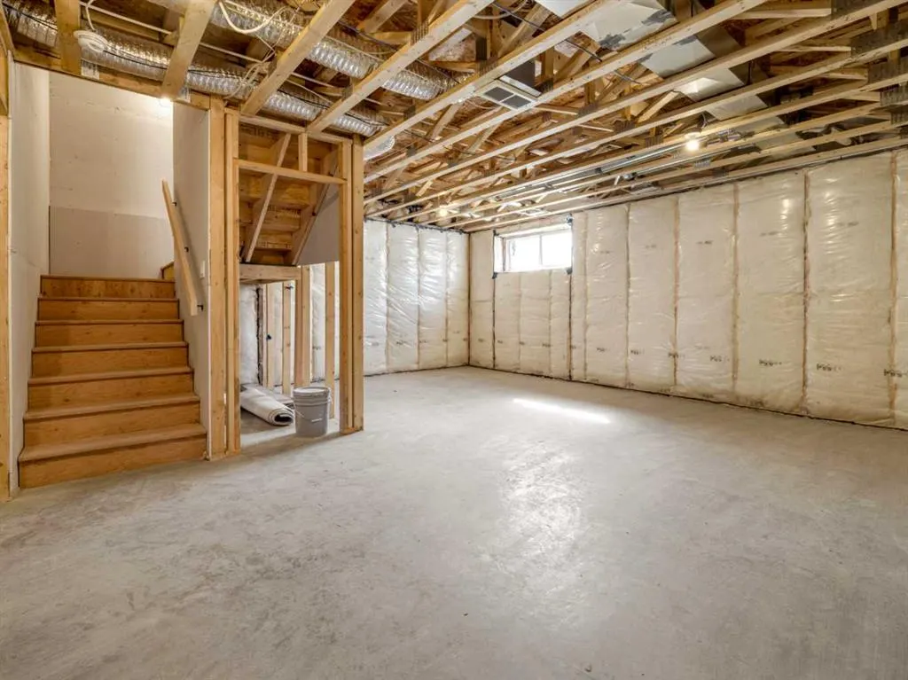 138 Miners Road W