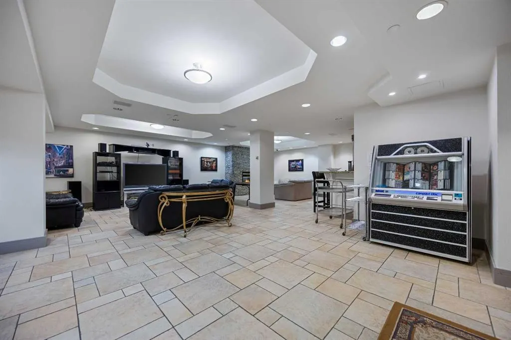 4603 Varsity Drive NW #204