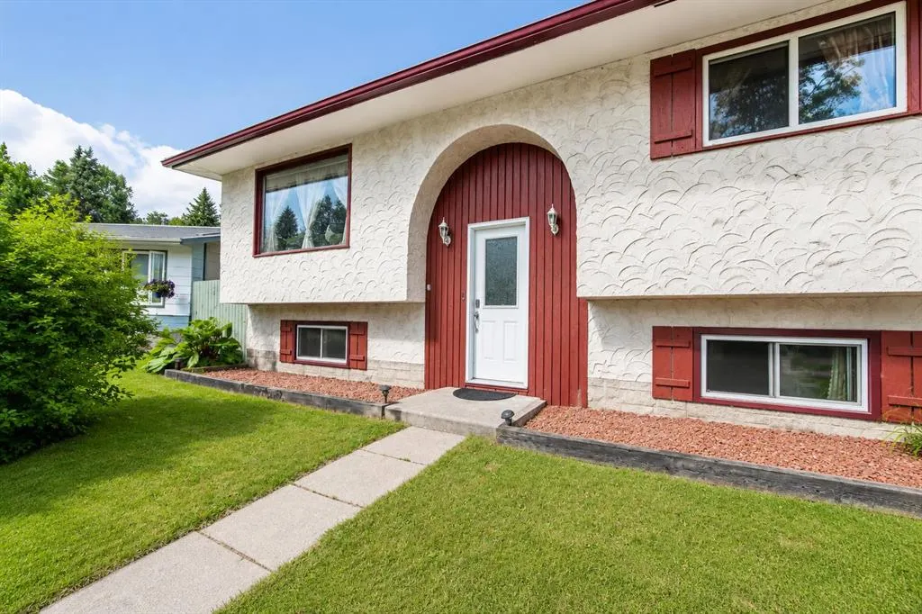 5035 58 Street Close