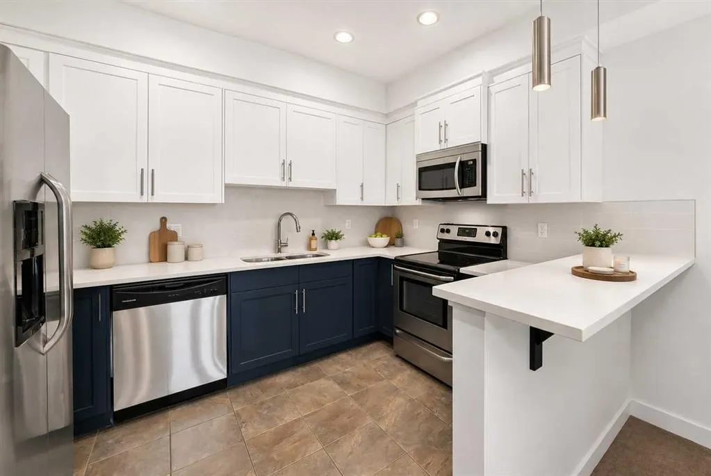 1005A Westmount Drive #113