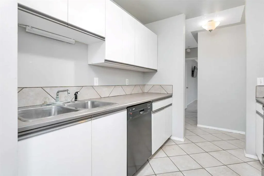 5135 Lakeshore Drive #312
