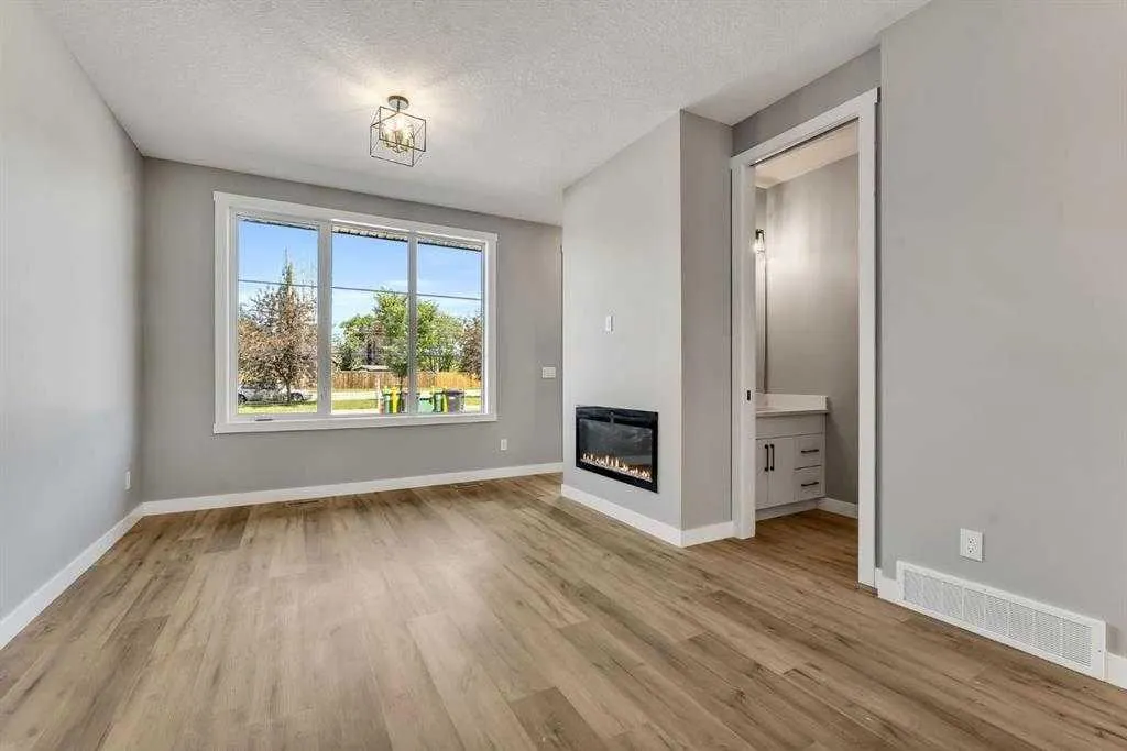 28A Green Meadow Crescent