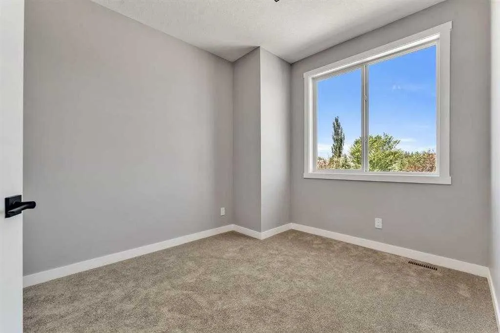 28A Green Meadow Crescent