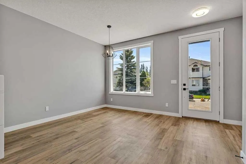 28A Green Meadow Crescent