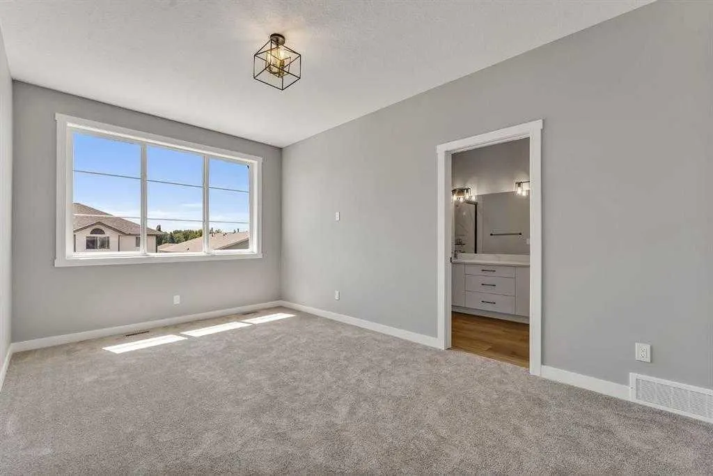 28A Green Meadow Crescent